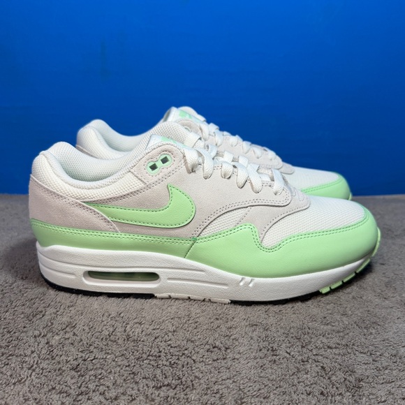Nike air max 1
Essential vapor green
Brand new - Picture 5 of 11